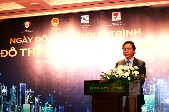 Thứ trưởng Bộ Xây dựng Nguyễn Đình Toàn phát biểu khai mạc tọa đàm