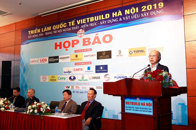 Ông Nguyễn Trần Nam - Trưởng Ban tổ chức Triển lãm phát biểu tại buổi họp báo