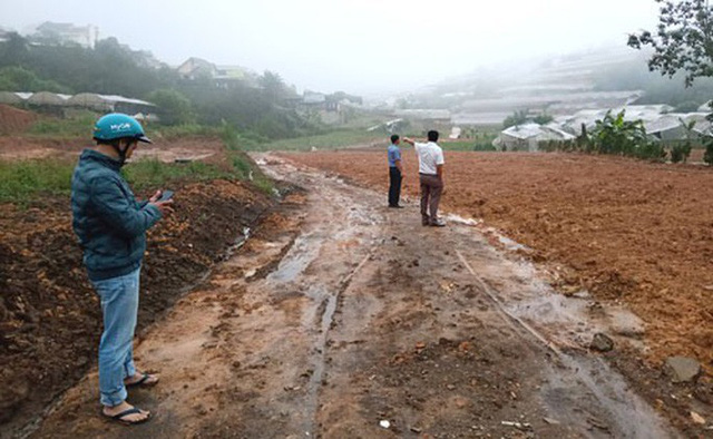 Một khu đất nông nghiệp ở TP Đà Lạt đang được san lấp để bán đất nền
