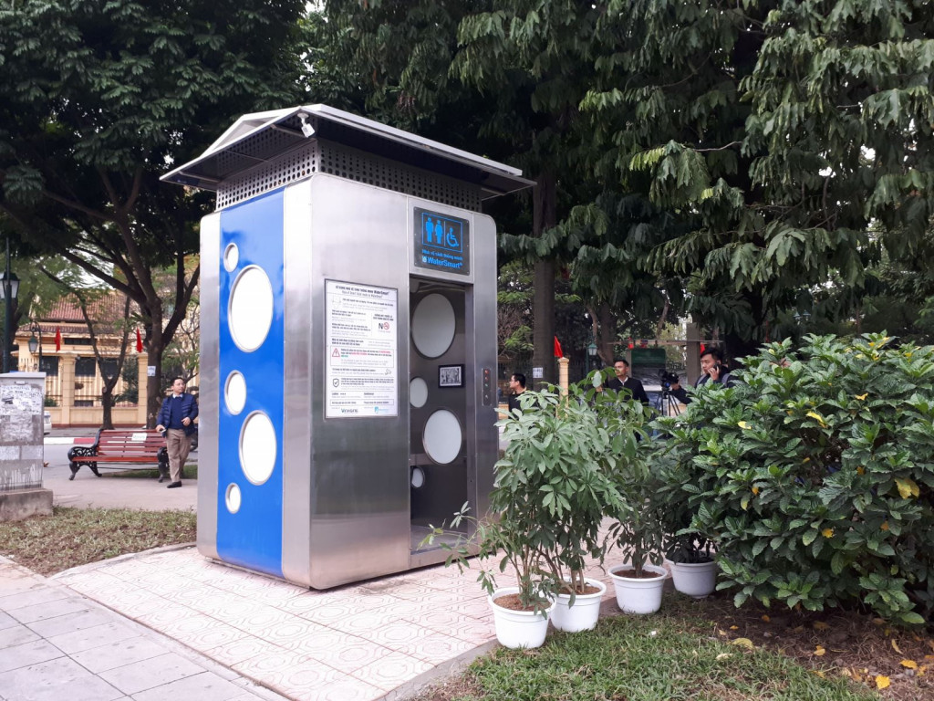 Mẫu nhà vệ sinh công cộng thông minh được lắp đặt tại vườn hoa Bác Cổ