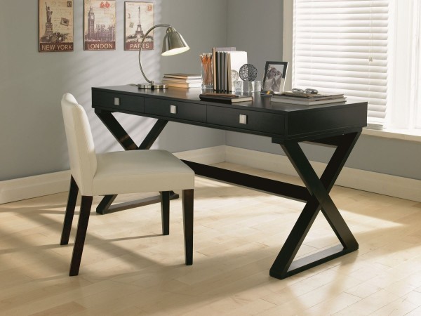 Chiếc bàn làm việc có khả năng gấp gọn đã ra đời giúp cho không gian căn phòng rộng rãi và thoáng hơn