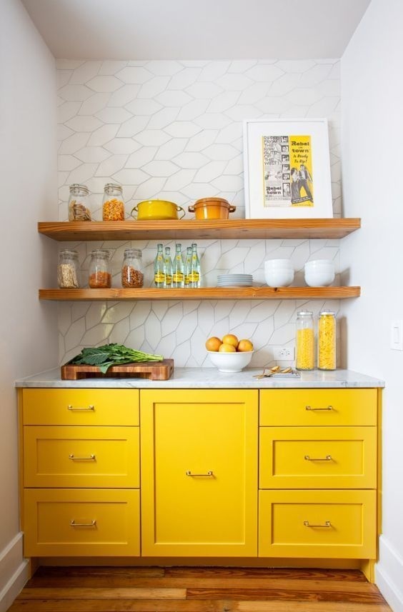 Màu vàng giúp không gian phòng bếp thêm tươi mới, tràn đầy sức sống