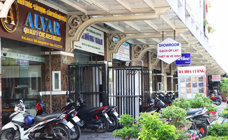 Một khu shophouse, nhà phố xuất hiện nhiều văn phòng công ty tại khu Đông TP HCM. Ảnh: Vũ Lê