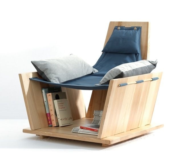 Đây là thiết kế của NTK Punto Suave, chiếc ghế hoàn toàn không có đinh vít hay keo dính. Nó nhìn giống như một chiếc võng thư giãn cho người sử dụng thoải mái đọc sách.