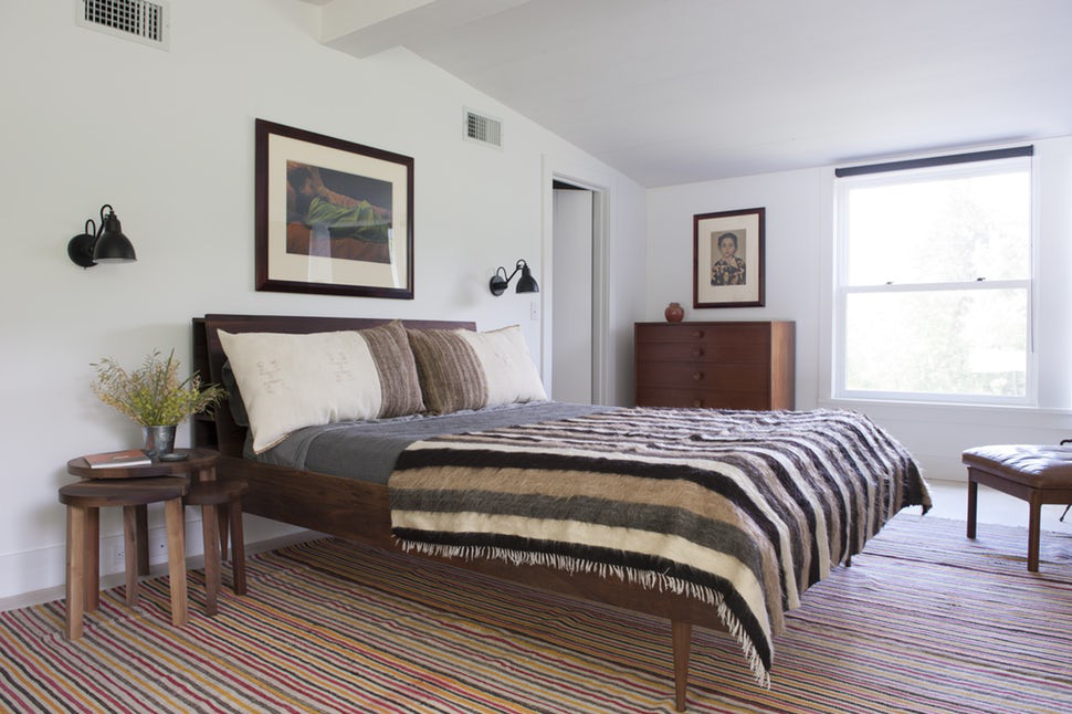 Những món đồ nội thất từ gỗ tự nhiên là sự kết hợp tuyệt vời cho những căn phòng ngủ mang màu sắc trung tính