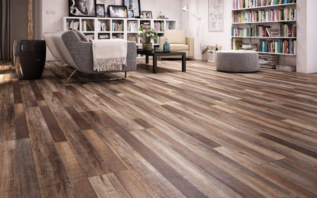 Sàn gỗ Laminate có mẫu mã đẹp, thích hợp với những gia đình trẻ, hiện đại. Giá thành đắt hơn sàn nhựa Vinyl một chút, từ khoảng 160,000 - 290,000 VNĐ/m2.