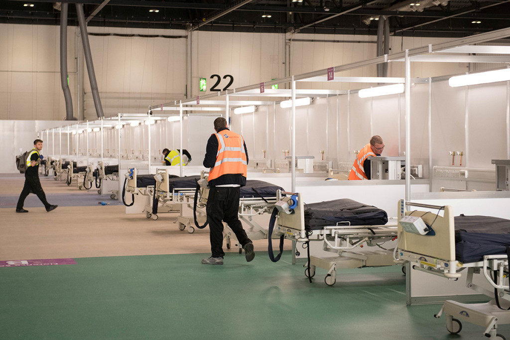 Bệnh viện chuyên tiếp nhận những bệnh nhân Covid-19 nặng và cần điều trị tích cực, được chuyển đến từ các bệnh viện khác ở London. Với hiệu suất làm việc tối đa, bệnh viện dã chiến Nightingale sẽ cần khoảng 16.000 nhân sự, bao gồm y bác sĩ và tình nguyện viên.