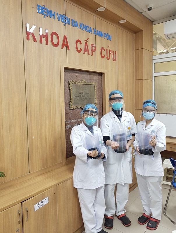 Mặt nạ chống Covid-19 được trao tặng cho khoa cấp cứu Bệnh viện Xanh pôn