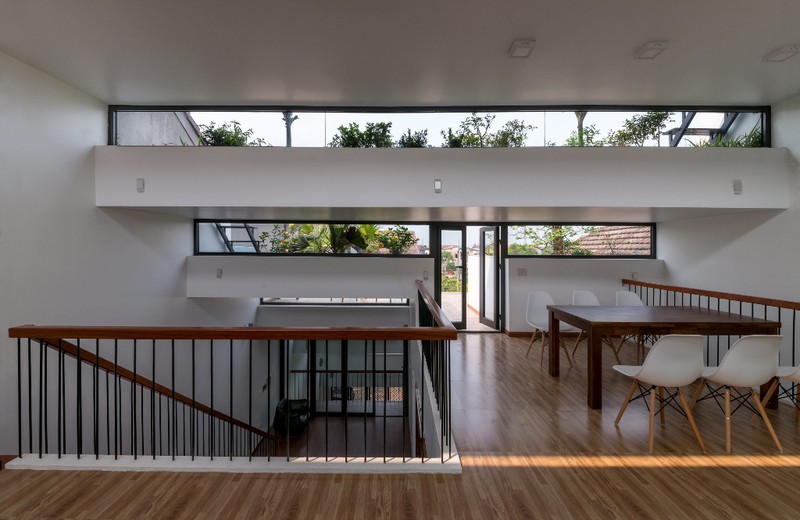 Với diện tích lên tới 110 m2, ngôi nhà có lợi thế tương đối rộng rãi do đó, việc bố trí các không gian sinh hoạt khá dễ dàng