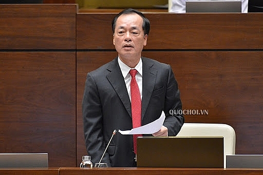 Bộ trưởng Bộ Xây dựng Phạm Hồng Hà làm rõ nhiều nội dung các đại biểu Quốc hội nêu (Ảnh: Quốc hội)