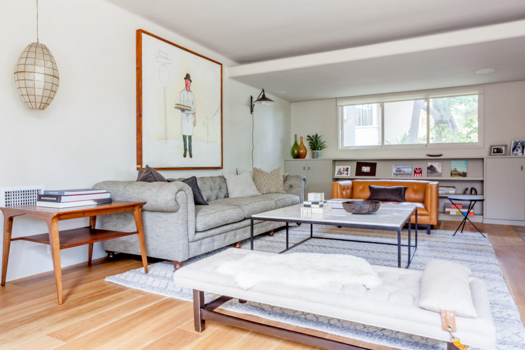 Những bộ ghế sofa bằng da thường xuyên được lựa chọn để đặt bên trong căn phòng khách gia đình mang phong cách đương đại
