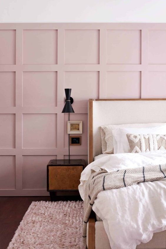 Mẫu tường màu hồng nhẹ nhàng, tinh tế, thích hợp trong không gian phòng của bạn gái
