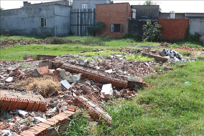 Tháo dỡ nhà xây dựng không phép tại xã Vĩnh Lộc A, huyện Bình Chánh, TP Hồ Chí Minh