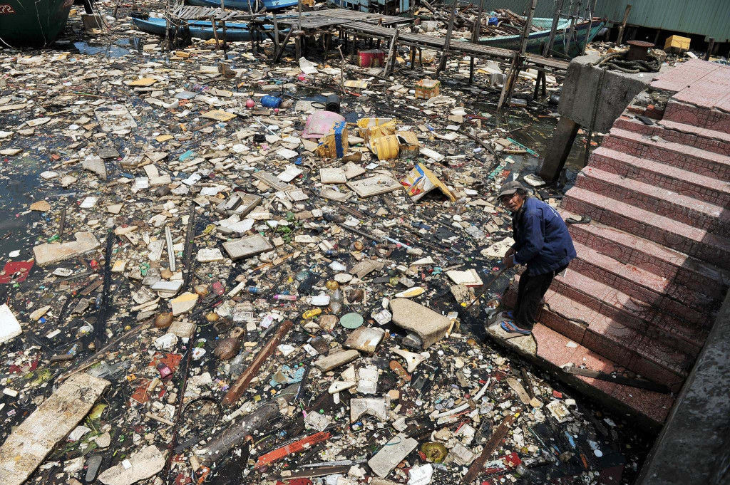 Chắc hẳn nhiều người sẽ ngạc nhiên khi biết địa điểm chụp bức ảnh ngập rác gây ám ảnh này là ở "đảo ngọc" Phú Quốc. Ảnh tư liệu: Zing.vn