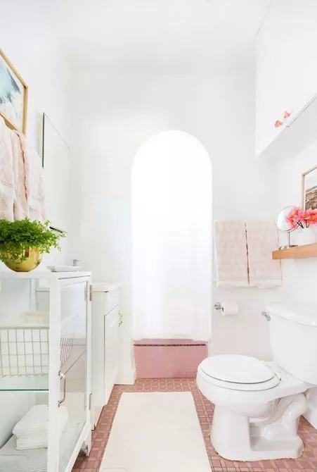 Sử dụng gạch lát nền màu hồng là một lựa chọn được rất nhiều gia đình yêu thích. Với tông màu nhẹ nhàng, gạch màu hồng sẽ mang lại cảm giác thư giãn, thoải mái cho bạn mỗi khi bước vào phòng tắm.