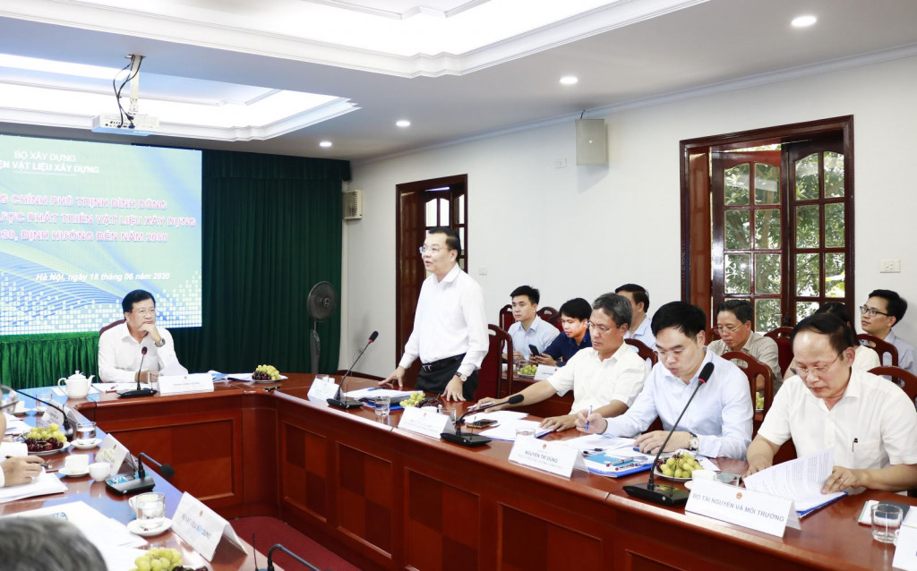 Bộ trưởng Bộ Khoa học và Công nghệ Chu Ngọc Anh phát biểu tại buổi làm việc