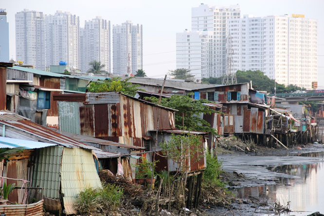 Nhiều nhà ven và trên kênh, rạch tại thành phố Hồ Chí Minh chưa di dời do nguồn kinh phí thực hiện khó khăn