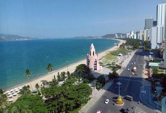 Thành phố biển Nha Trang trên đà phát triển. Ảnh: Văn Phong