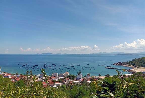 Lãnh thổ đất liền của Việt Nam có lợi thế “mặt tiền hướng biển”. Ảnh: Văn Phong