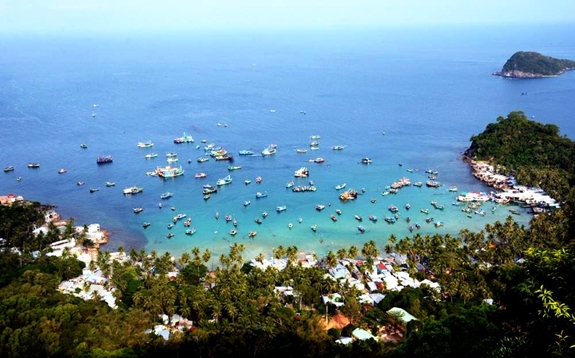 Đảo Nam Du (Kiên Giang) từ khi trở thành đảo du lịch, thu hút rất đông khách du lịch. Ảnh: Thu Hà. 
