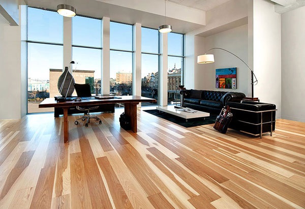 Sàn gỗ ghép thanh có độ cứng, độ bền tốt, ít bị cong vênh và giúp tiết kiệm chi phí.