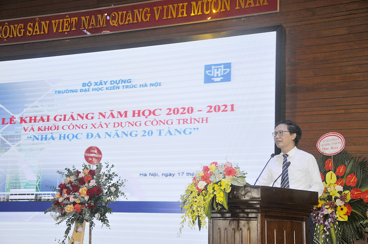 Thứ trưởng Bộ Xây dựng Nguyễn Đình Toàn phát biểu tại buổi Lễ