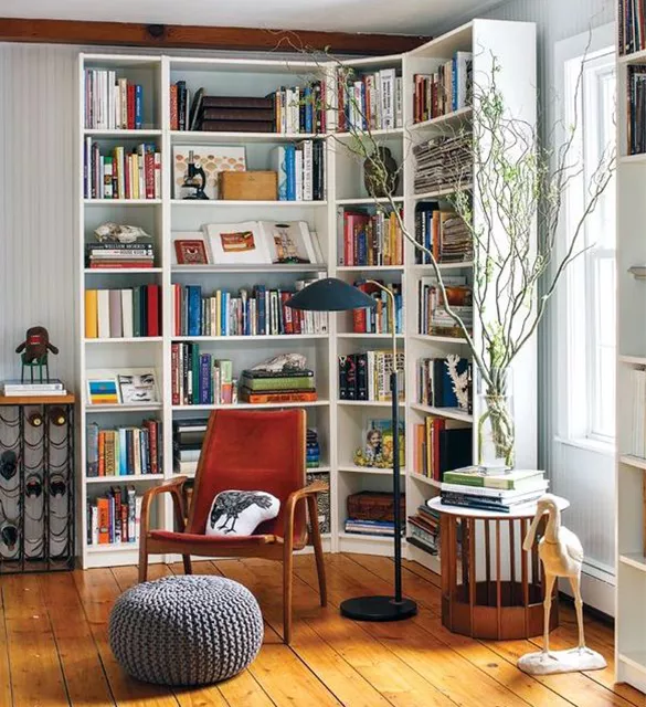 Đặt tủ sách ở góc trống chính là ý tưởng tuyệt vời để biến một góc bị bỏ quên trong nhà thành nơi lưu trữ sách