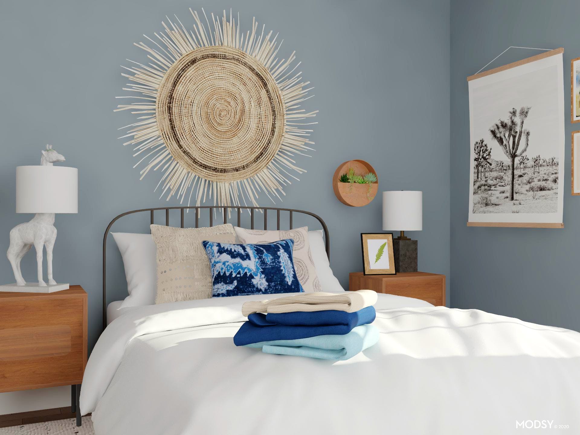 Điểm nhấn đầu giường với tác phẩm nghệ thuật hình mặt trời được làm từ cói giúp hút mắt người nhìn