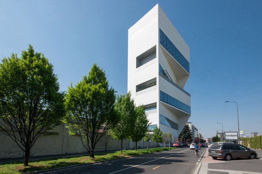 Tòa nhà F Torreazione do đội kiến trúc sư OMA trực tiếp thiết kế và xây dựng