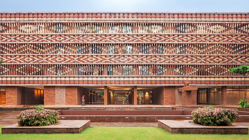 Công ty Studio Lotus, trụ sở tại New Delhi là nhà thầu chuyên thiết kế xây dựng cho chính quyền bang Odisha, thành phố Bhubaneshwar