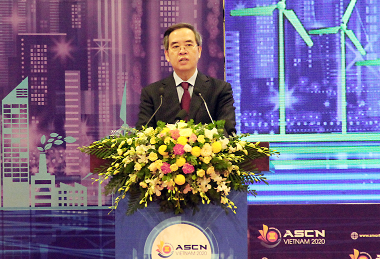 Trưởng Ban Kinh tế Trung ương Nguyễn Văn Bình phát biểu tại diễn đàn