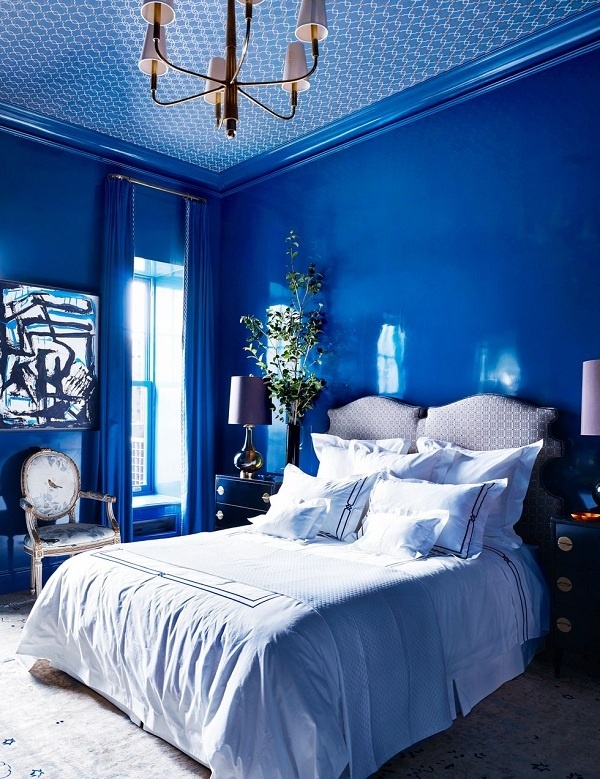 Phòng ngủ màu xanh cô-ban sẽ mang lại cho bạn cảm giác mát mẻ, tươi mới sau khi thức dậy.
