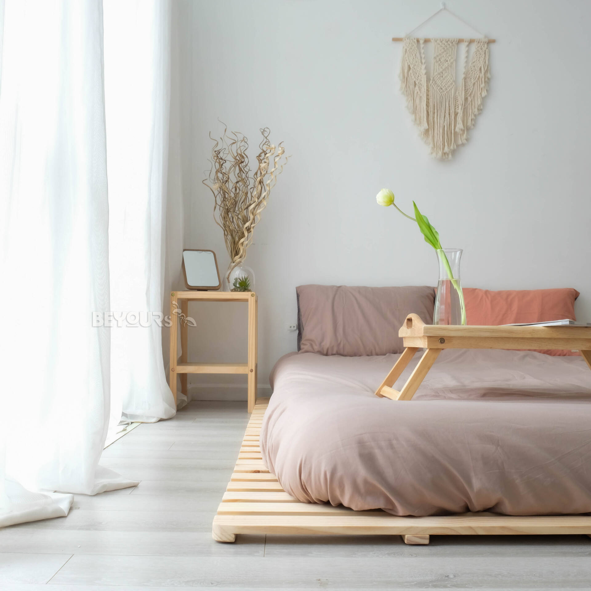 Skinny Pallet Bed là một trong những dòng sản phẩm bán chạy nhất của thương hiệu nội thất lắp ráp BEYOURs, có giá dao động trong khoảng từ 1 triệu - 2 triệu đồng