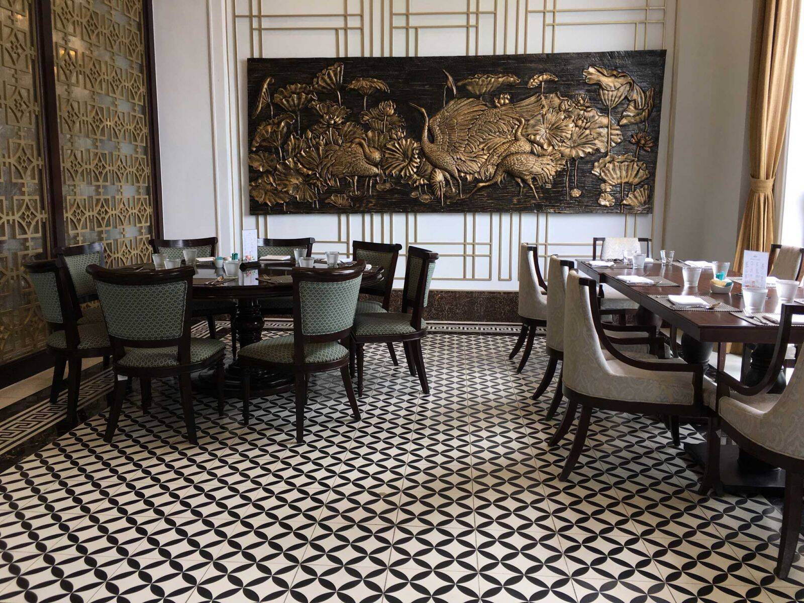 Gạch bông với phong cách cổ điển khi được ứng dụng trong thiết kế không gian nhà hàng