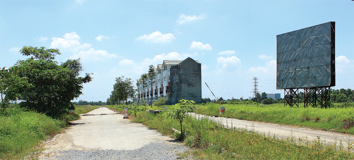  Những bất cập về Luật Đất đai khiến cho nhiều dự án bị bỏ hoang nhiều năm (trong ảnh: Dự án bỏ hoang tại xã Tiền Phong, Mê Linh, Hà Nội). Ảnh: Doãn Thành