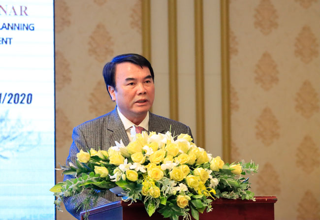 Phó Chủ tịch UBND tỉnh Lâm Đồng Phạm S phát biểu tại hội thảo