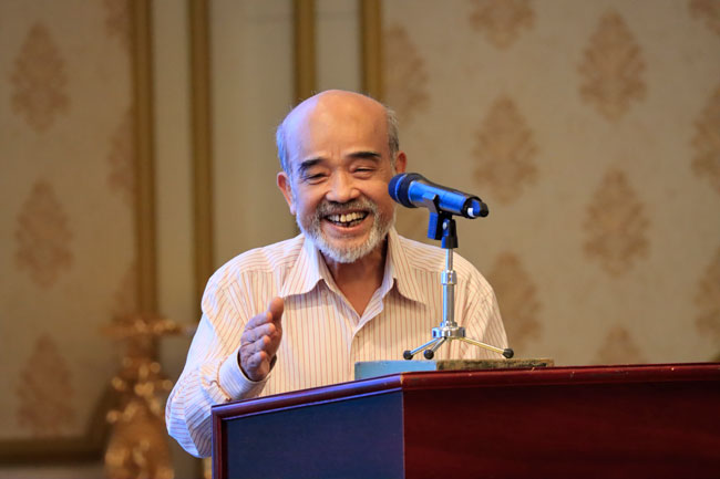 GS. TSKH Đặng Hùng Võ trình bày tham luận tại hội thảo