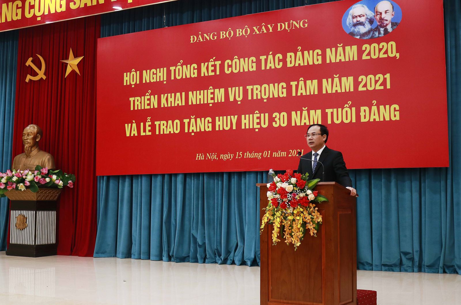 Bí thư Đảng ủy, Thứ trưởng Bộ Xây dựng Nguyễn Văn Sinh phát biểu tại Hội nghị