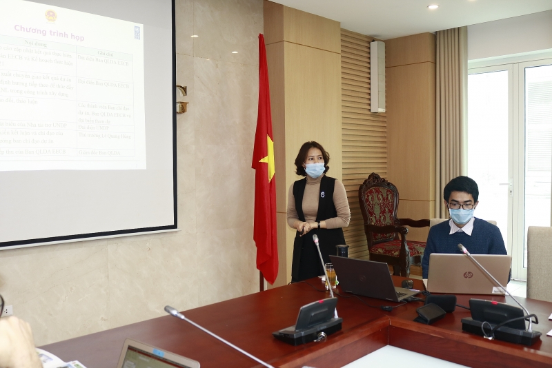 Bà Hoàng Thị Kim Cúc – Quản đốc Dự án EECB báo cáo tiến độ thực hiện dự án và kế hoạch triển khai trong năm 2021