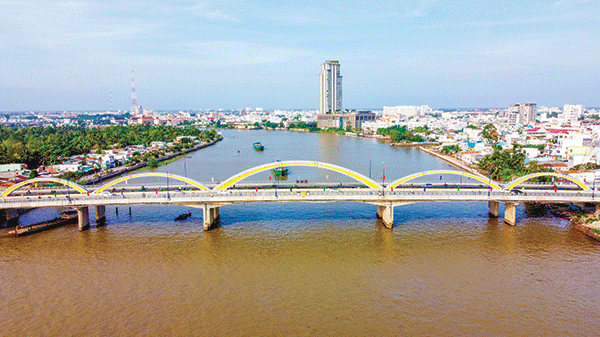 Công trình cầu Quang Trung - một điểm nhấn phát triển hạ tầng đô thị của TP Cần Thơ. Ảnh: ANH KHOA