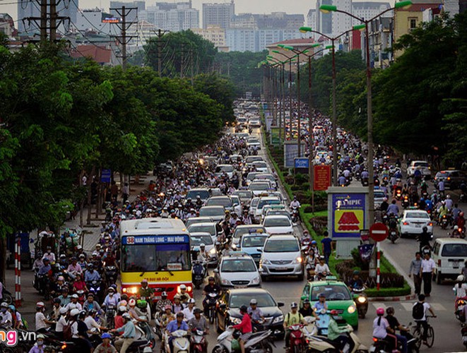 Tắc đường Nguyễn Khánh Toàn 