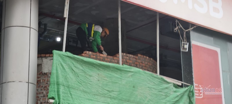 UBND quận Hoàn Kiếm buộc tháo dỡ toàn bộ phần xây dựng không phép tại công trình số 115 Trần Hưng Đạo