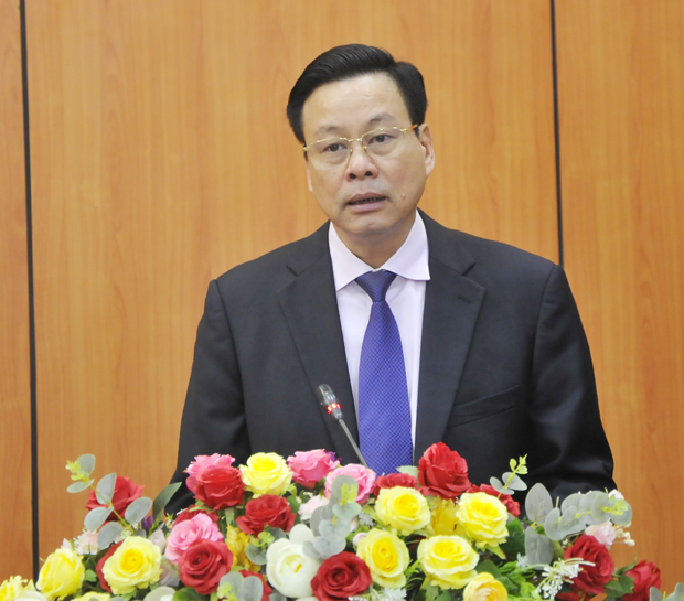 Chủ tịch UBND tỉnh Nguyễn Văn Sơn phát biểu giao nhiệm vụ. Ảnh Kim Tiến