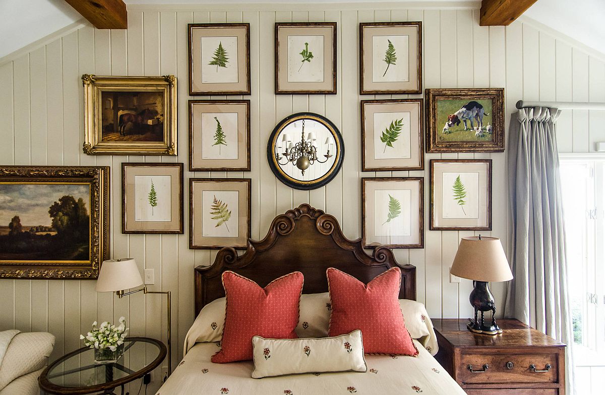 Những bức tranh với chủ đề thiên nhiên được đóng khung treo tường tạo thêm điểm nhấn xanh cho phòng ngủ