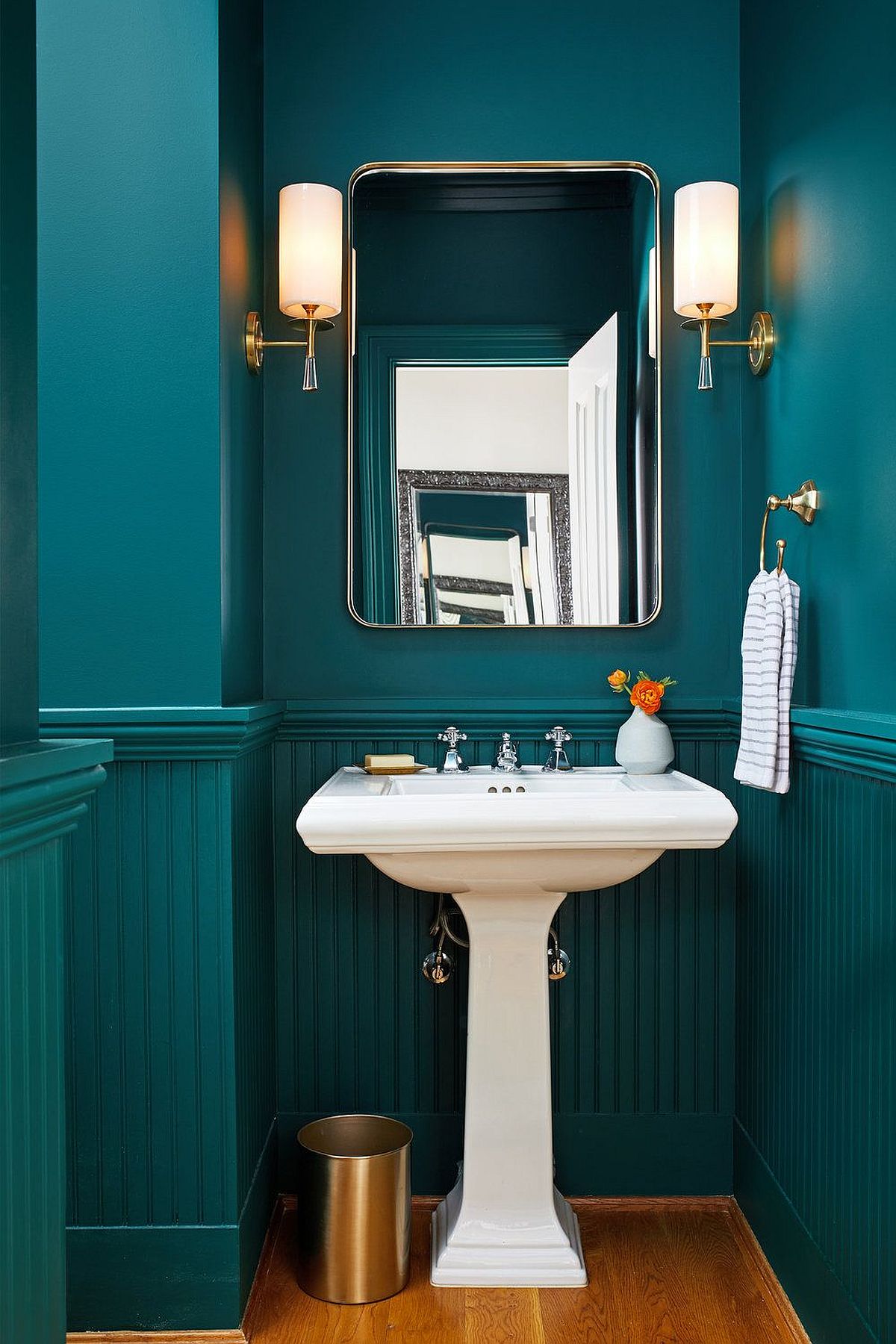 Phòng tắm màu xanh mòng két hiện đại tuyệt đẹp tạo cảm giác hoàn hảo như bức tranh