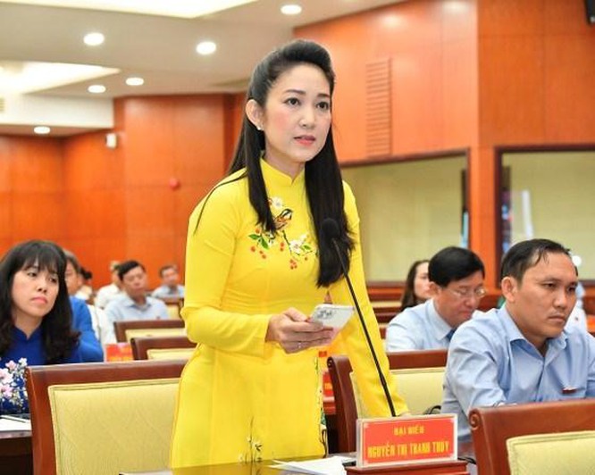 Đại biểu Nguyễn Thị Thanh Thúy phát biểu tại kỳ họp. Ảnh: Việt Dũng