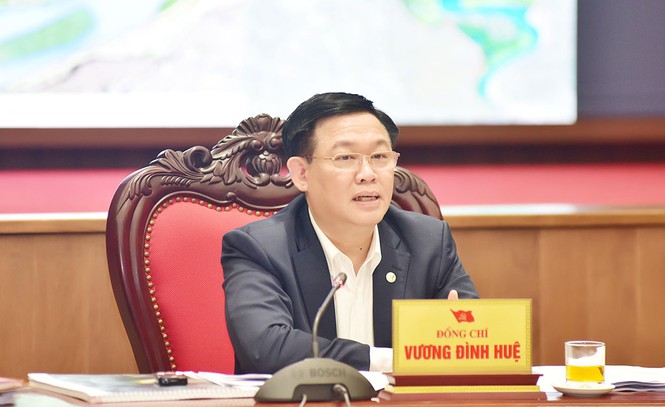 Bí thư Thành uỷ Hà Nội Vương Đình Huệ phát biểu tại cuộc họp