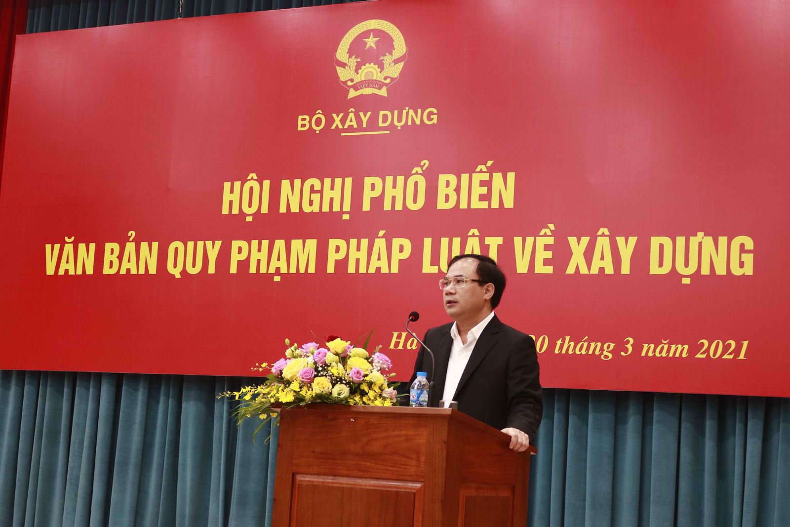 Thứ trưởng Bộ Xây dựng Nguyễn Văn Sinh phát biểu chỉ đạo hội nghị