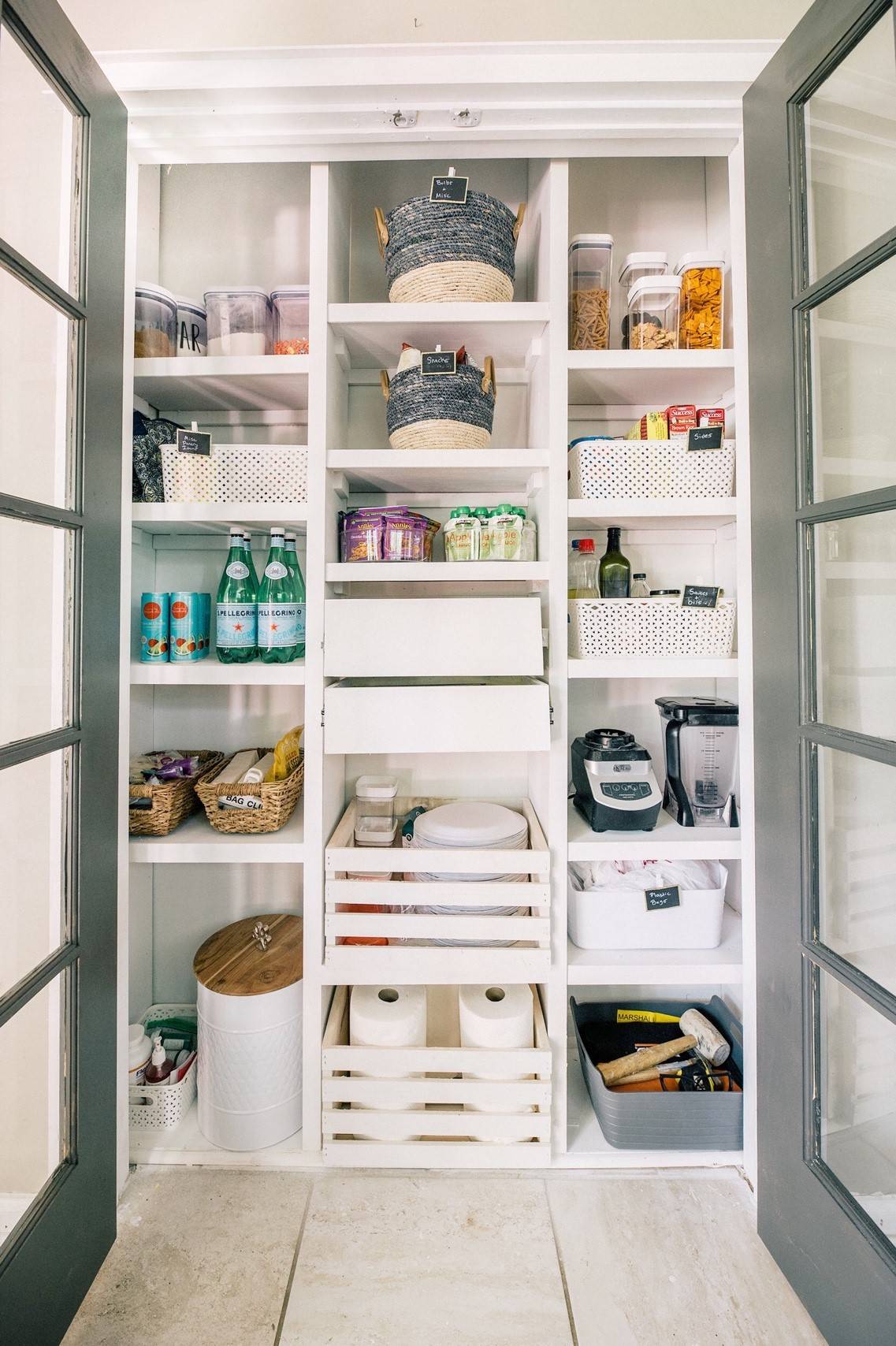 Neat-pantry-shelving-ideas-26528