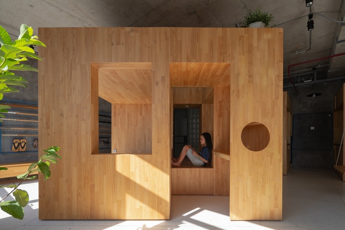 Chiếc hộp gỗ đặt giữa căn hộ với nhiều chức năng, chi phí hoàn thiện khoảng 100 triệu đồng